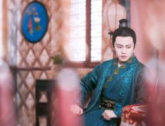 开云下载-跨界硬仗，当猛龙遇上广东队，见证詹姆斯关键之王的终极试炼