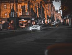 开云体育平台APP-赛道与球场，当F1弯道对冲爵士铁壁，速度美学如何定义胜负边界