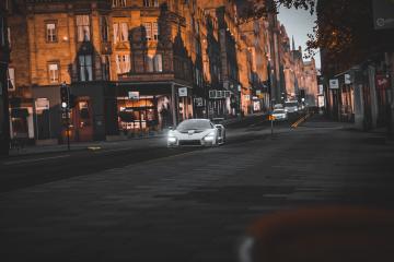 开云体育平台APP-赛道与球场，当F1弯道对冲爵士铁壁，速度美学如何定义胜负边界