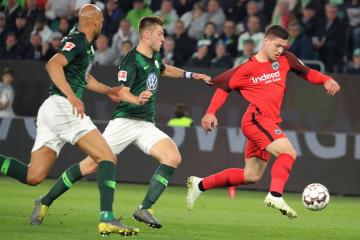 开云体育官网-德甲争冠战之夜，富安健洋主宰比赛走向