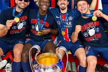 开云体育中国-足球选手发挥出色，荣膺最佳MVP