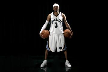 开云体育入口-双城记，德甲争冠战白热化，阿根廷友谊赛狂胜里昂