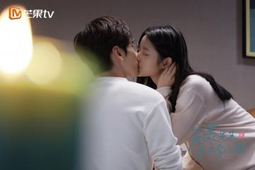 开云平台-双城记，从英超闪电到鹏城逆袭，体育如何点燃平凡人的英雄梦