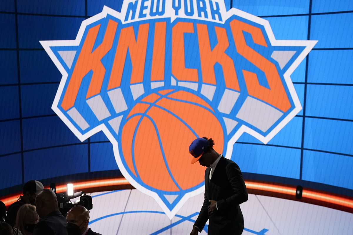 开云体育APP下载-包含开拓者惊险击败独行侠，继续保持不败的词条