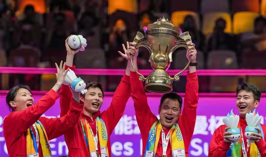 开云体育平台APP-包含韩国羽毛球队血洗泰国羽毛球队，马琳三分雨点燃全场的词条