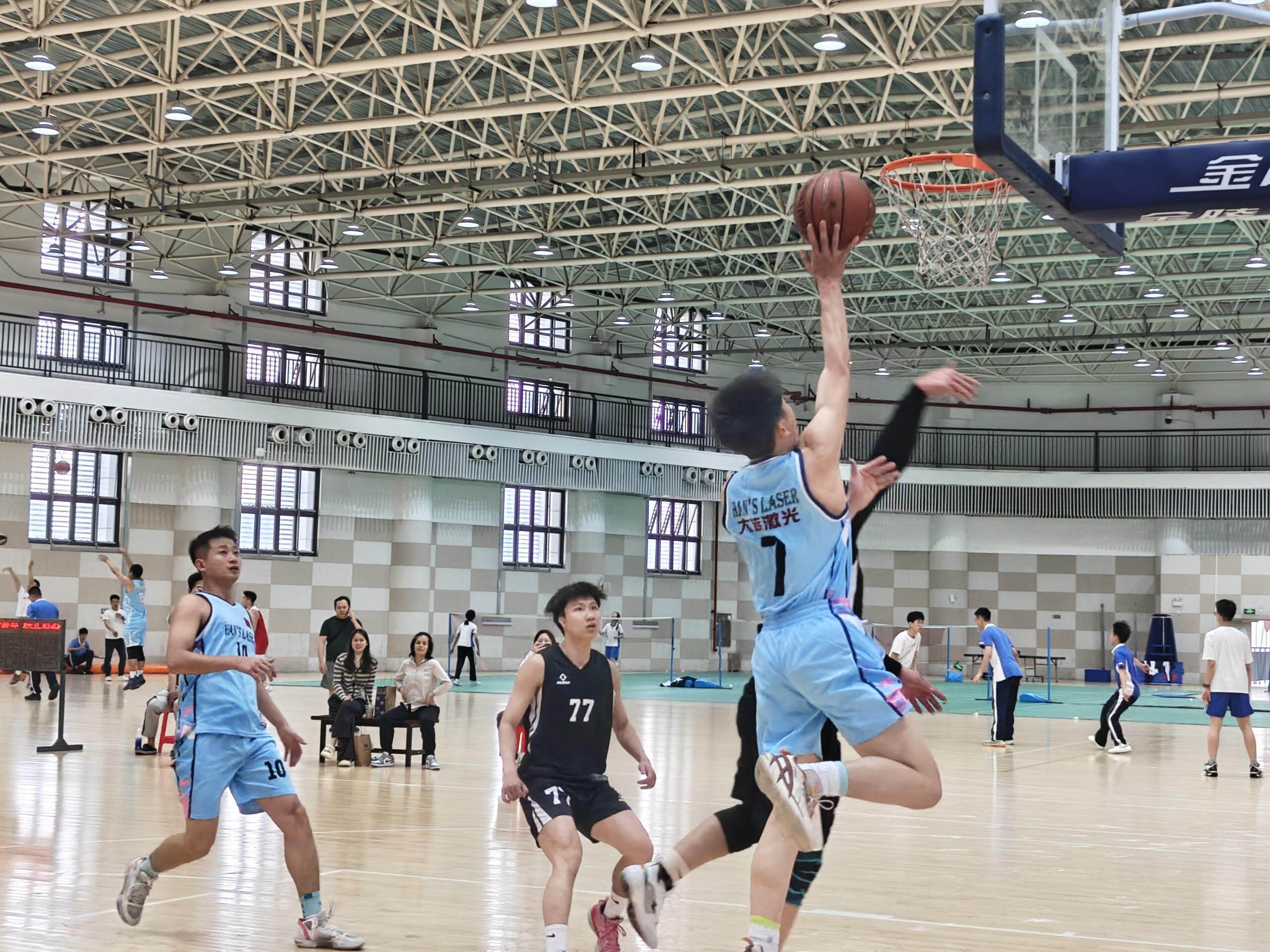 开云体育登录-篮球小组赛落幕，强队悉数晋级