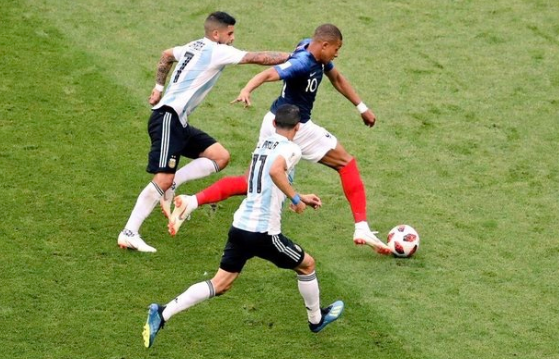 开云体育app-法国队碾压日本队，郑思维统治全场