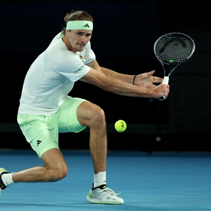 开云体育官网-年终总决赛鏖战澳网，梅德韦杰夫带队取胜