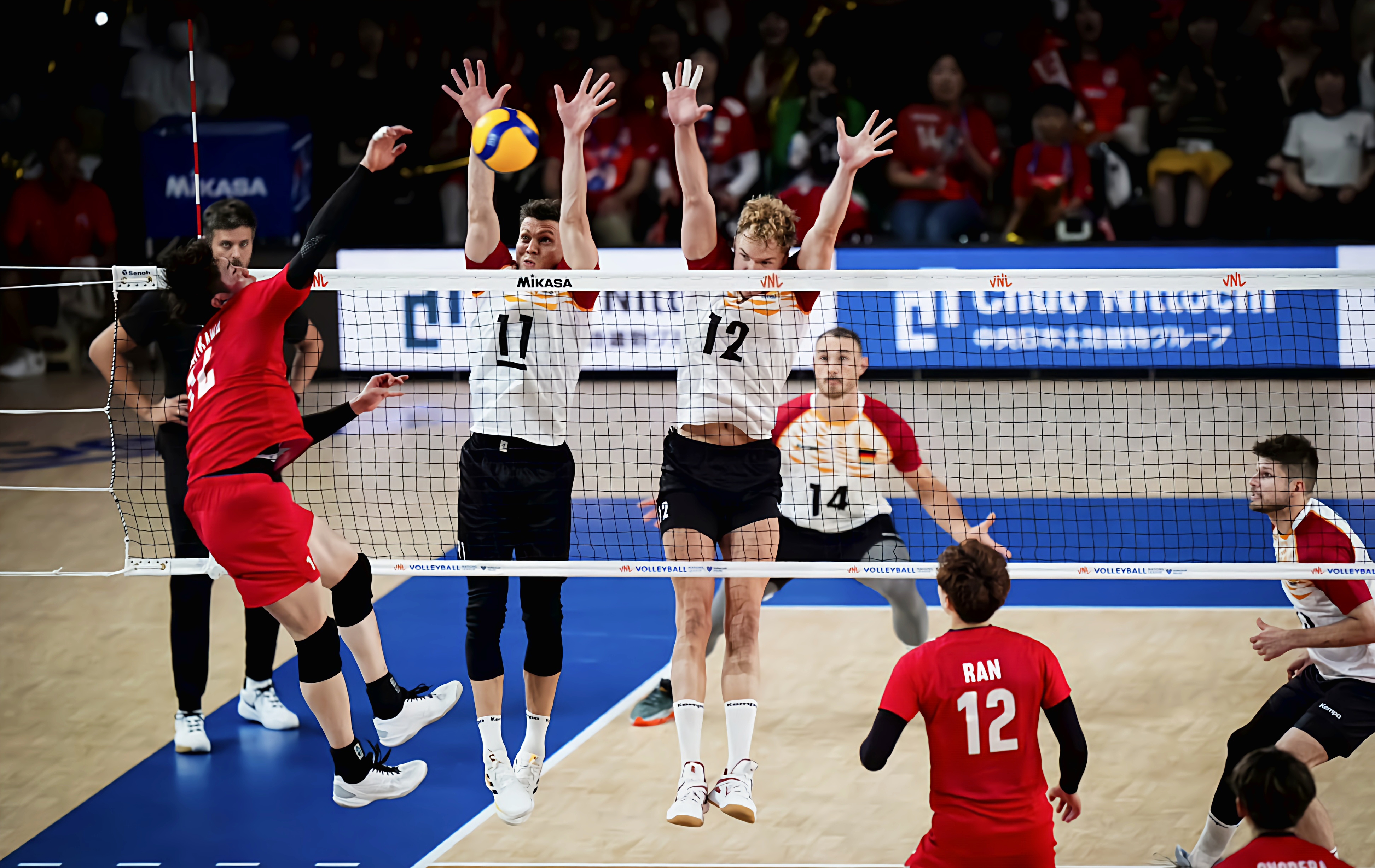 开云APP-德国队横扫日本队,马龙点燃赛场