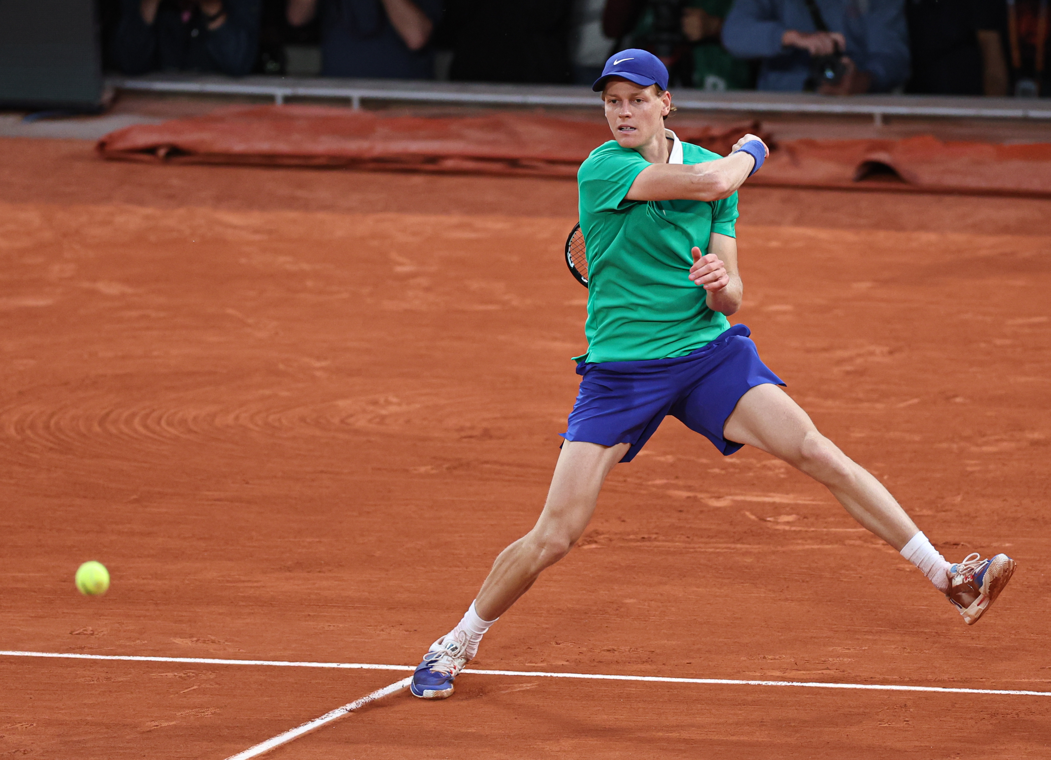 开云体育中国-ATP总决赛完胜法网,辛纳统治全场